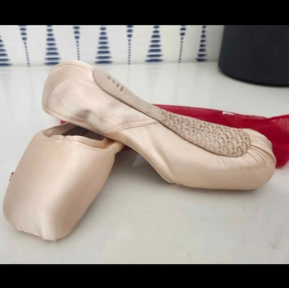 Capezio Other - New Capizo Ava Pointe Ballet Slippers 9.5